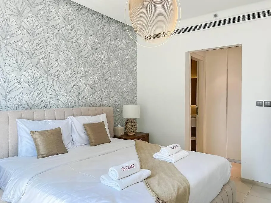 Modern 1Br Panoramic View, West Avenue Apartment Dubai